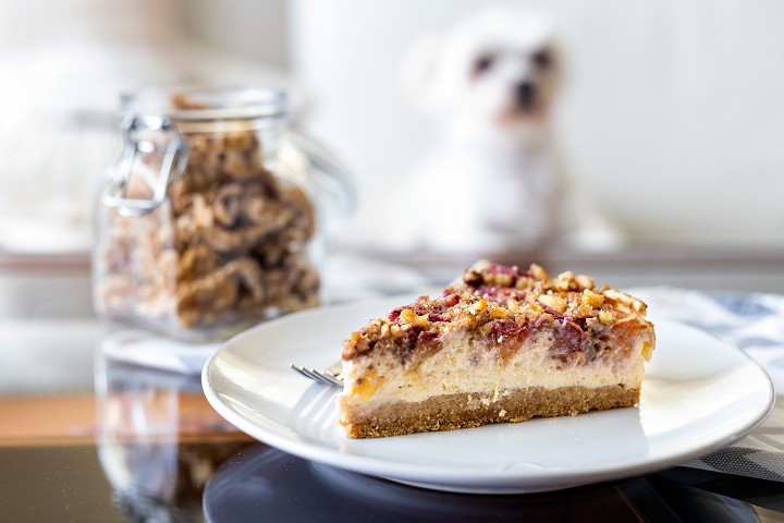 Nectarine cake with pecans